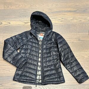 Columbia Navy Puffer Jacket - Medium